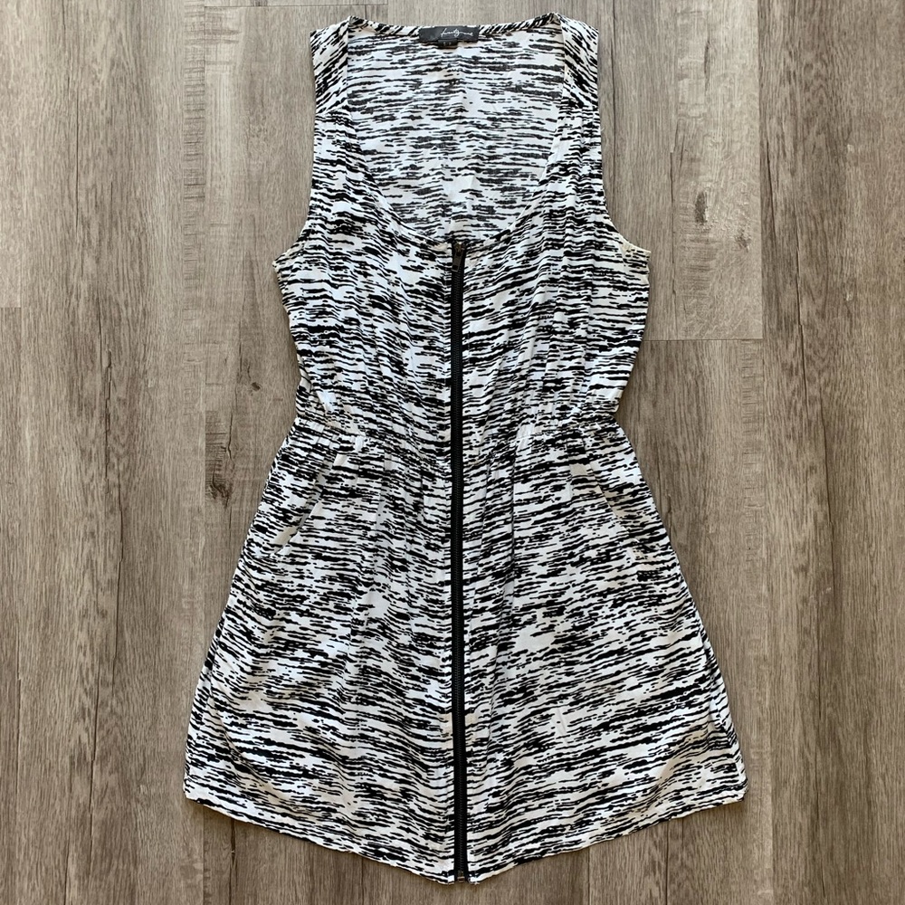 Forever 21 Black and White Specs Zipper Front Casual Daytime Mini Dress